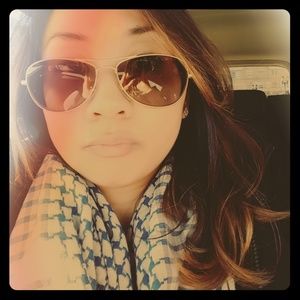 Meet your Posher, Lena